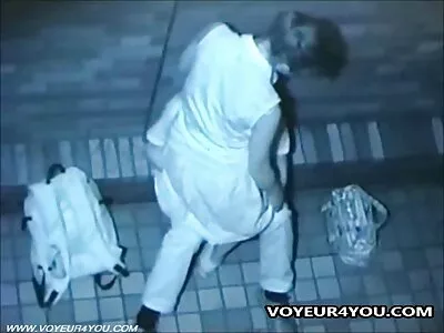 精力充沛的宝贝喜欢被包夹和残酷地性交