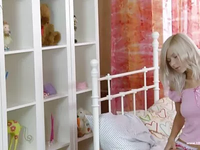 书呆子女学生被她的淫教授搞砸了