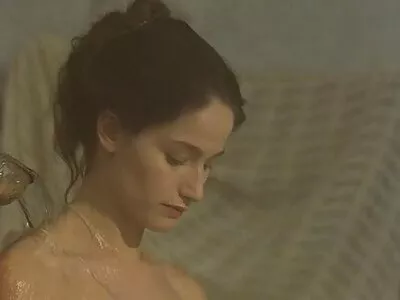 爸爸让她尝到她两腿之间渗出的狡猾