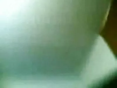 三只肮脏的小鸡被那个行李搬运工操了