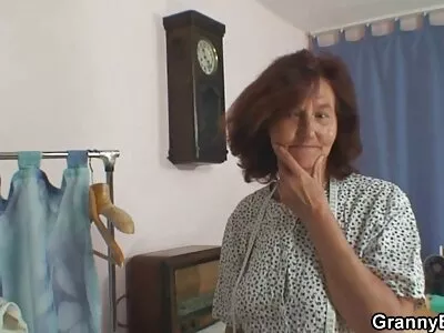 工人处女驴年，直到女人诱惑他