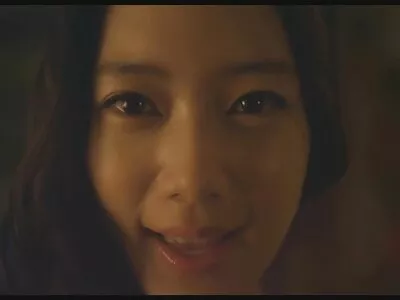 金发女孩在她的肛门之前吹了一个大公鸡