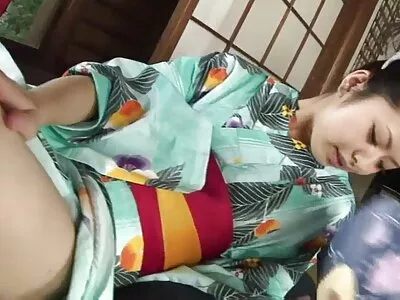 Bootylicious 曲线优美的亚洲宝贝闪烁的猫和被犁