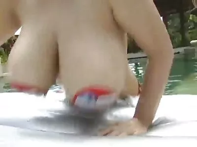 在导演的棒上肛交期间墨水重磅炸弹