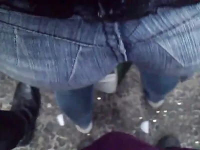 男性诱惑迷人的小鸡并成功地操她