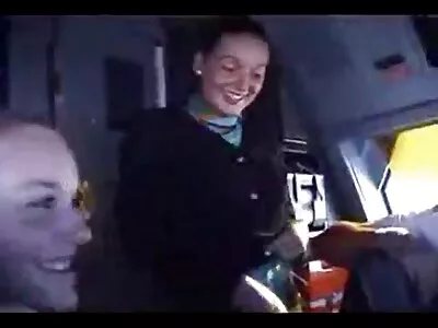 年轻的可爱与美丽的苍白皮肤 pussyfucked 由继兄弟