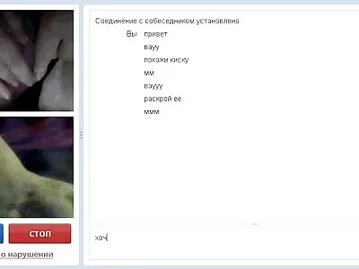 女人不能停止呻吟，因为老二在她的阴户里钻得很好