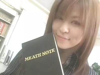 两个瘦的色情小鸡有一个女同性恋性爱场面