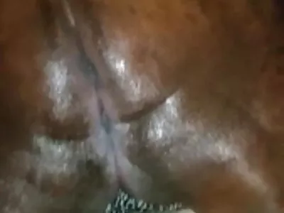 热的金发宝贝被年长的电脑修理工撞了