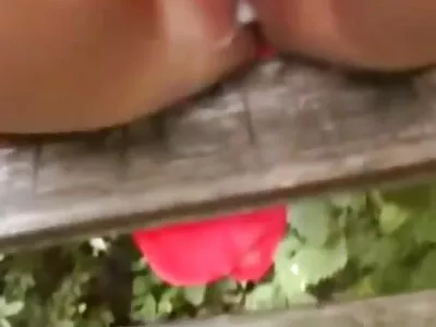 性感的摩洛伊斯兰解放阵线被年轻的纹身情人的僵硬的啄木鸟性交