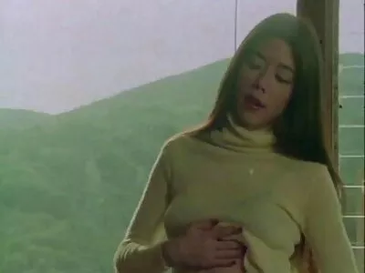 可爱的辣妹在异族女同性恋行动