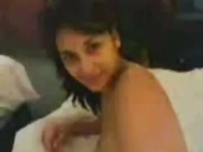 丰满的欧洲美女同时提供两个硬鸡巴