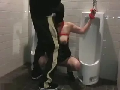 金发熟女很热，想在很多不同的位置感受他