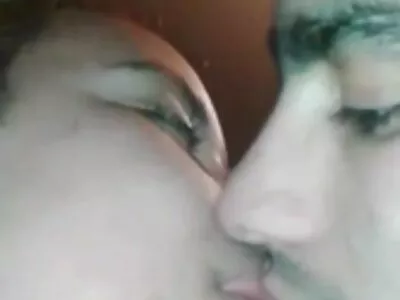 邻居男单身，让女生跟他练性