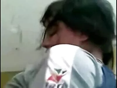 老妇人找到了一个年轻的情人，让她达到高潮