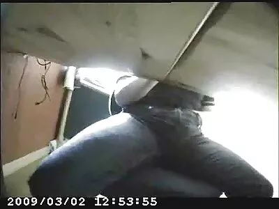 青少年帮助继兄弟摆脱吸吮和他妈的蓝球