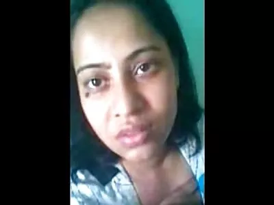 两个女同性恋辣妹在健身房做爱