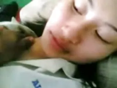 宝贝们正在热情的舔阴部