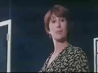 曲线优美的白色熟女 Kianna Dior 被一个黑色的钉子搞砸了