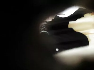 女孩喜欢在他的车后座吹他，他拍了整件事